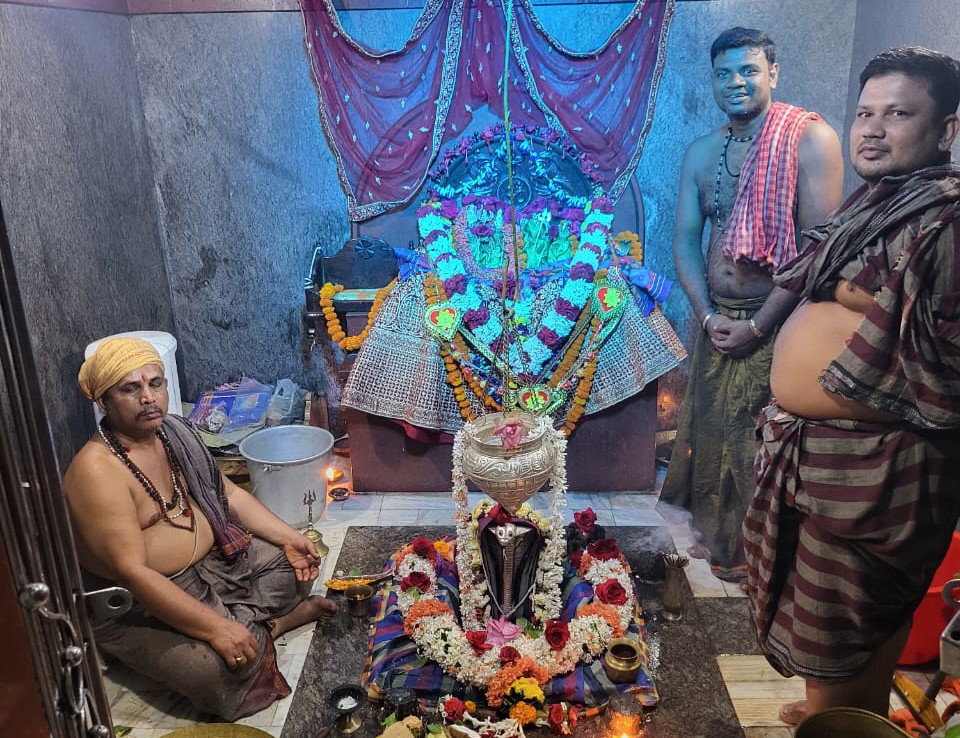 You are currently viewing ଶ୍ରୀ ଶ୍ରୀ ଶ୍ରୀ କପିଳେଶ୍ଵର ମହାଦେବ ମନ୍ଦିରରେ ରୁଦ୍ରାଭିଷେକ ଓ ଅନ୍ନଯଜ୍ଞ