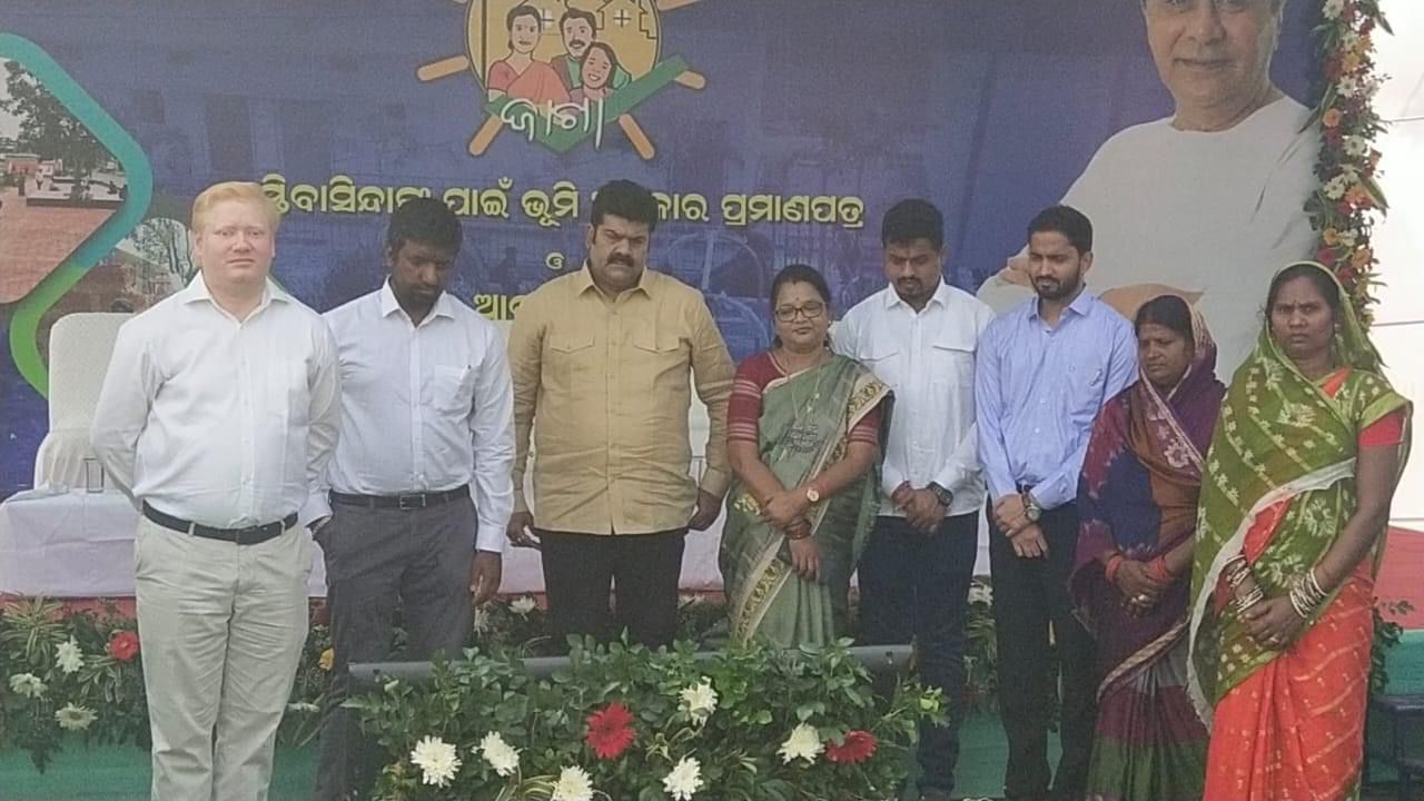 You are currently viewing ବ୍ରହ୍ମପୁର ରେ ଡ଼୍ରୋନ ସର୍ଭେ କାର୍ଯ୍ୟକ୍ରମ ଅନୁଷ୍ଠିତ । ବସ୍ତି ବାସିନ୍ଦାଙ୍କୁ ମିଳିବ ଭୂମି ଅଧିକାର ।