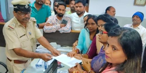 ମହାମହିମ ରାଷ୍ଟ୍ରପତି ଦ୍ରୌପଦୀ ମୁର୍ମୁଙ୍କ ପ୍ରତି ଟିଏଁମସି ନେତାଙ୍କ ଅଶାଳୀନ, ଅଭଦ୍ର ଓ ଆଇନ ବିରୋଧୀ ମନୁବ୍ୟ ପାଇଁ ବଡବଜାର ଥାନା ରେ ବିଜେପି ପକ୍ଷରୁ ଏତଲା ପ୍ରଦାନ