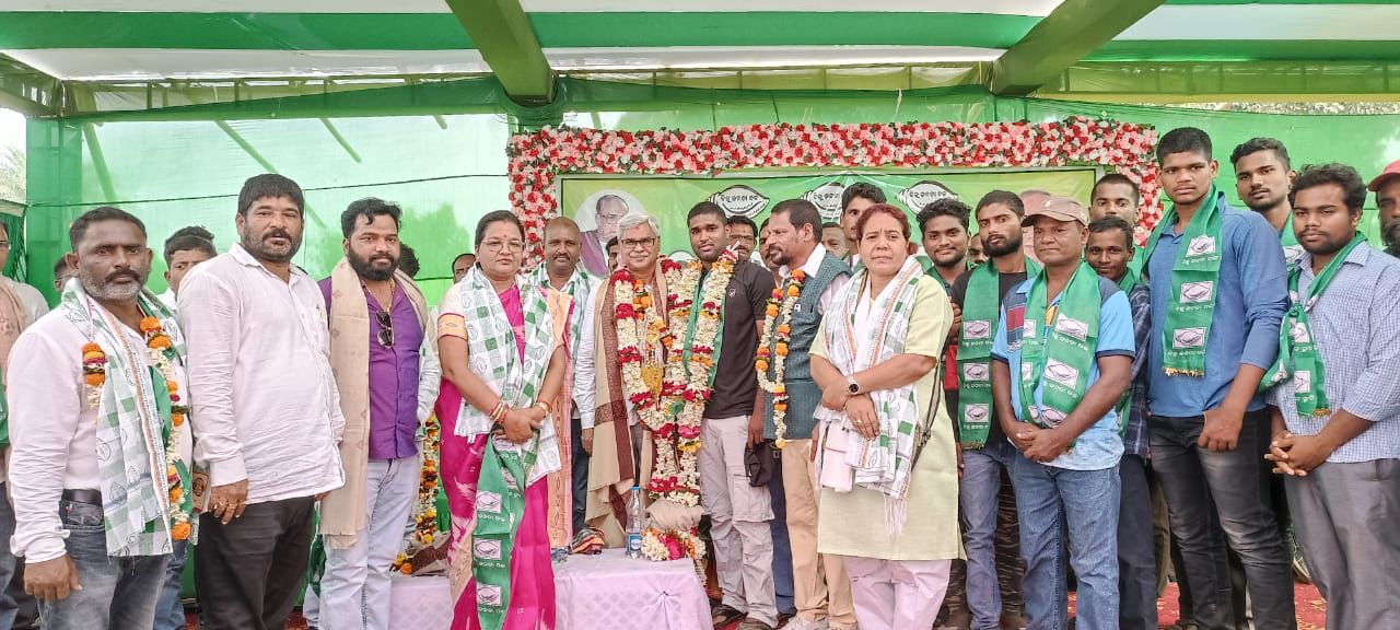 You are currently viewing ଗୋପାଳପୁର ବିଜେଡ଼ିରେ ମିଶିଲେ ୪୦ଜଣ ବିଜେପିକର୍ମୀ