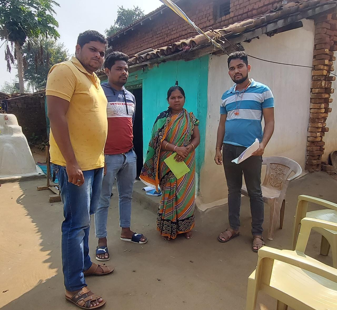 You are currently viewing ମଞ୍ଚୁଲତା ଙ୍କ ପାଖରେ ପହଞ୍ଚିଲା ସ୍ବାଭିମାନ ପରିବାର