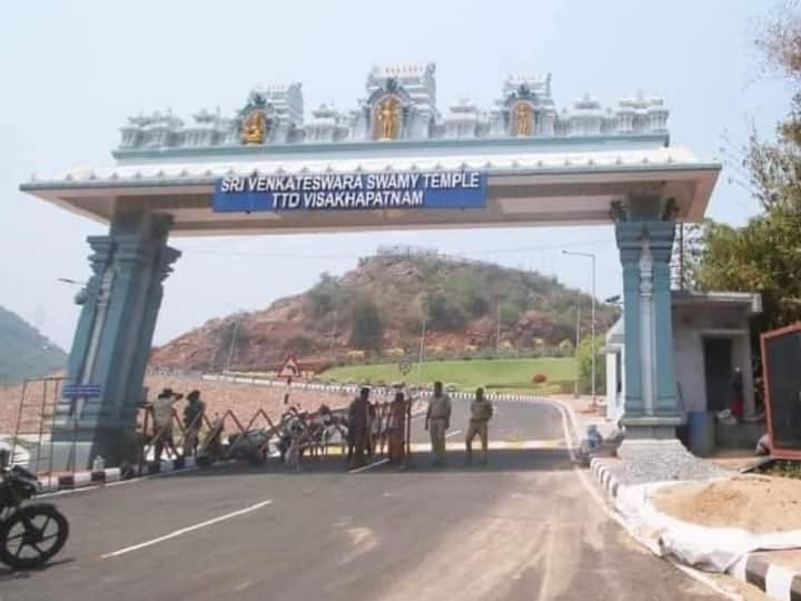 You are currently viewing ପର୍ଯ୍ୟଟକଙ୍କୁ ଆକର୍ଷିତ କରୁଛି ବିଶାଖାପାଟଣାରେ ନିର୍ମିତ ତିରୁପତି ମନ୍ଦିର ।