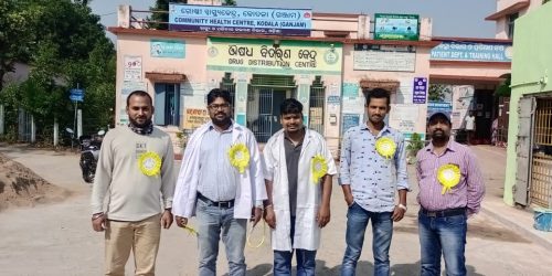 ସ୍ଥାୟୀ ନିଯୁକ୍ତି ଦାବିରେ ପାଞ୍ଚ ଦିନ ହେଲା ଏନ ଏଚ ଏମ କର୍ମଚାରୀ ପିନ୍ଧିଆସୁଛନ୍ତି ହଳଦିଆ ବ୍ୟାଚ