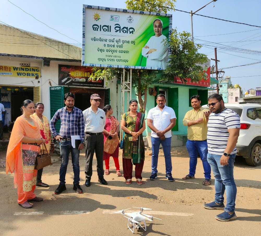 You are currently viewing ୧୭ ନଂ ୱାର୍ଡରେ ଡ୍ରୋନ୍ ସର୍ଭେ ; ୧୧ଟି ବସ୍ତି ଚିଂହ୍ନଟ