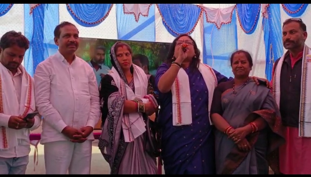 You are currently viewing ଝାଡେଶ୍ବରରେ ମନ୍ କି ବାତ୍ କାର୍ଯ୍ୟକ୍ରମ, ବିଜେପି ନେତା ଶୁଣିଲେ ପ୍ରଧାନମନ୍ତ୍ରୀଙ୍କ ମନ୍ କି ବାତ୍।