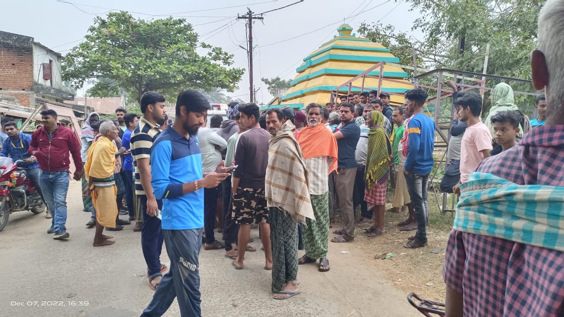 You are currently viewing ରାସ୍ତା ନିର୍ମାଣ ରେ ବିଳମ୍ବ ଯୋଗୁଁ ରାସ୍ତା ରୋକ କଲେ ଗ୍ରାମ ବାସି