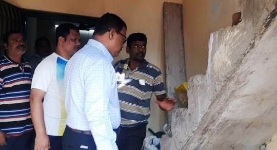 You are currently viewing ଜଗଦଳପୁର ଗ୍ରାମରେ ବାରମ୍ବାର ମହିଳାଙ୍କୁ ହିଁ ଆକ୍ରମଣ କରି ଦୁର୍ବୃତ୍ତ ଚମ୍ପଟ ,ଘଟଣା ସ୍ଥଳେ ପୁଲିସର ତଦନ୍ତ ଜାରି