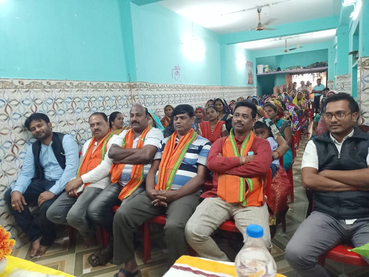 You are currently viewing କୋଦଳାରେ ବିଜେପି ରାଷ୍ଟ୍ରୀୟ ମହିଳା ମୋର୍ଚ୍ଚା ସଦସ୍ୟା ମାଧବୀ ଭୁଟା ।ପ୍ରଧାନମନ୍ତ୍ରୀଙ୍କ ମହିଳା ଯୋଜନାକୁ ନେଇ ଆଲୋଚନା ଓ ବୈଠକ।