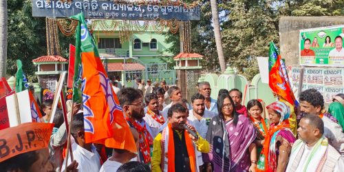 ମଣ୍ଡି ବ୍ଯବସ୍ଥା ଫେଲ୍ : ବେଗୁନିଆପଡ଼ା ବ୍ଳକ ଘେରାଉ କଲା ବିଜେପି କୃଷକ ମୋର୍ଚ୍ଚା।