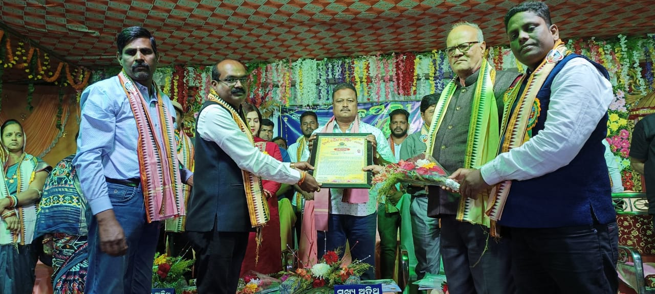 You are currently viewing ହାତୀଓଟ ମିନି ଷ୍ଟାଡିୟମ ଠାରେ ସୁବର୍ଣ୍ଣ ଜୟନ୍ତୀ ମହୋତ୍ସବକୁ ଶୁଭ ଉଦଘାଟନ କଲେ ଶ୍ରମ ମନ୍ତ୍ରୀ ।