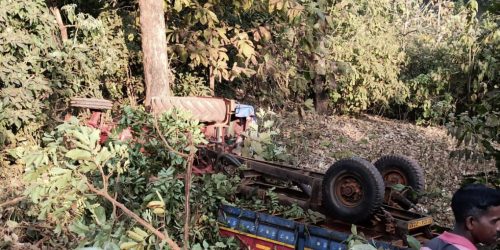 ଭାରସାମ୍ୟ ହରାଇ ଓଲଟିଲା ଟ୍ରାକ୍ଟର: ଡ୍ରାଇଭର ମୃତ