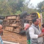 Read more about the article ଝଗଡାପଲ୍ଲୀ ନିକଟରେ ମିନିବସ୍ ଓଲଟି ଦୁଇ ମୃତ ଅନେକ ଆହତ