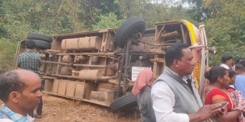 ଝଗଡାପଲ୍ଲୀ ନିକଟରେ ମିନିବସ୍ ଓଲଟି ଦୁଇ ମୃତ ଅନେକ ଆହତ