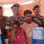 Read more about the article ଭଣ୍ଡରଙ୍ଗୀ ଓ ଲଙ୍କାଗଡ଼ ପଞ୍ଚାୟତରେ ସିଆରପିଏଫ ତରଫରୁ ସୋଲାର ଲ୍ୟାମ୍ପ ୱାଟର ଫିଲଟର ବଣ୍ଟନ