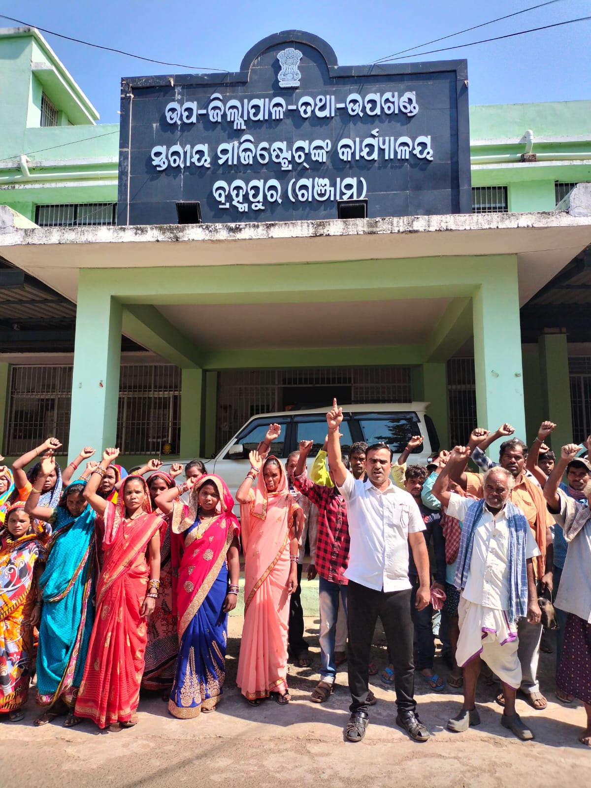 You are currently viewing ଅମୃତ ମହୋତ୍ସବ ଦେଶ ପାଳିଲା ବେଳେ ରାଜ୍ୟ ସରକାର ଙ୍କ ଦ୍ଵାରା ନିଷ୍ପେସିତ ଆଦିବାସୀ