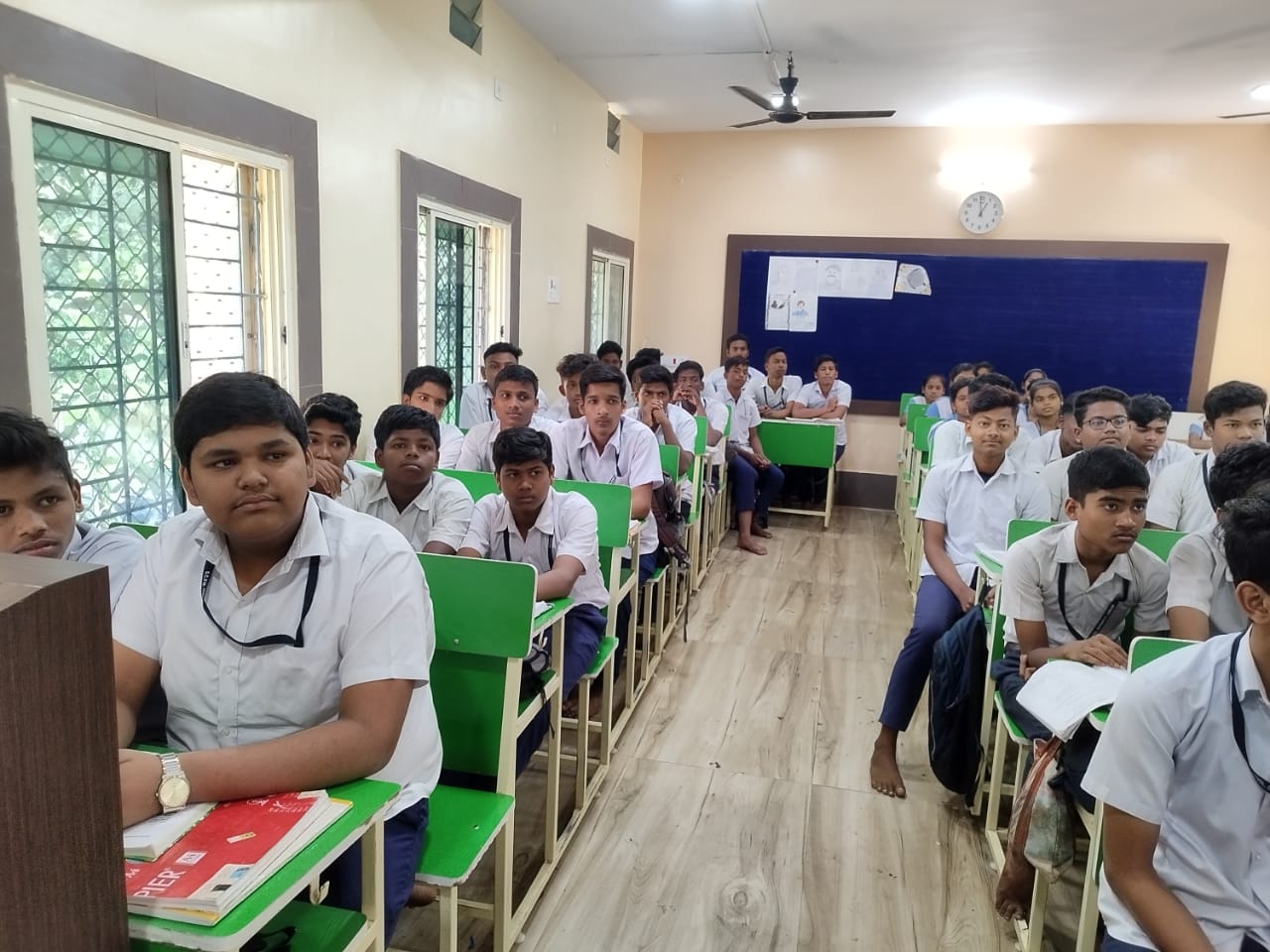 You are currently viewing ଗରୀବ ଛାତ୍ରଙ୍କୁ ମୂଳିଆ ସ୍ମାରକୀ ବୃତ୍ତି ପ୍ରଦାନ ବାର୍ତ୍ତା ନେଇ କୋର୍ କମିଟି ସଦସ୍ୟଙ୍କ ବିଦ୍ୟାଳୟ ପରିଦର୍ଶନ