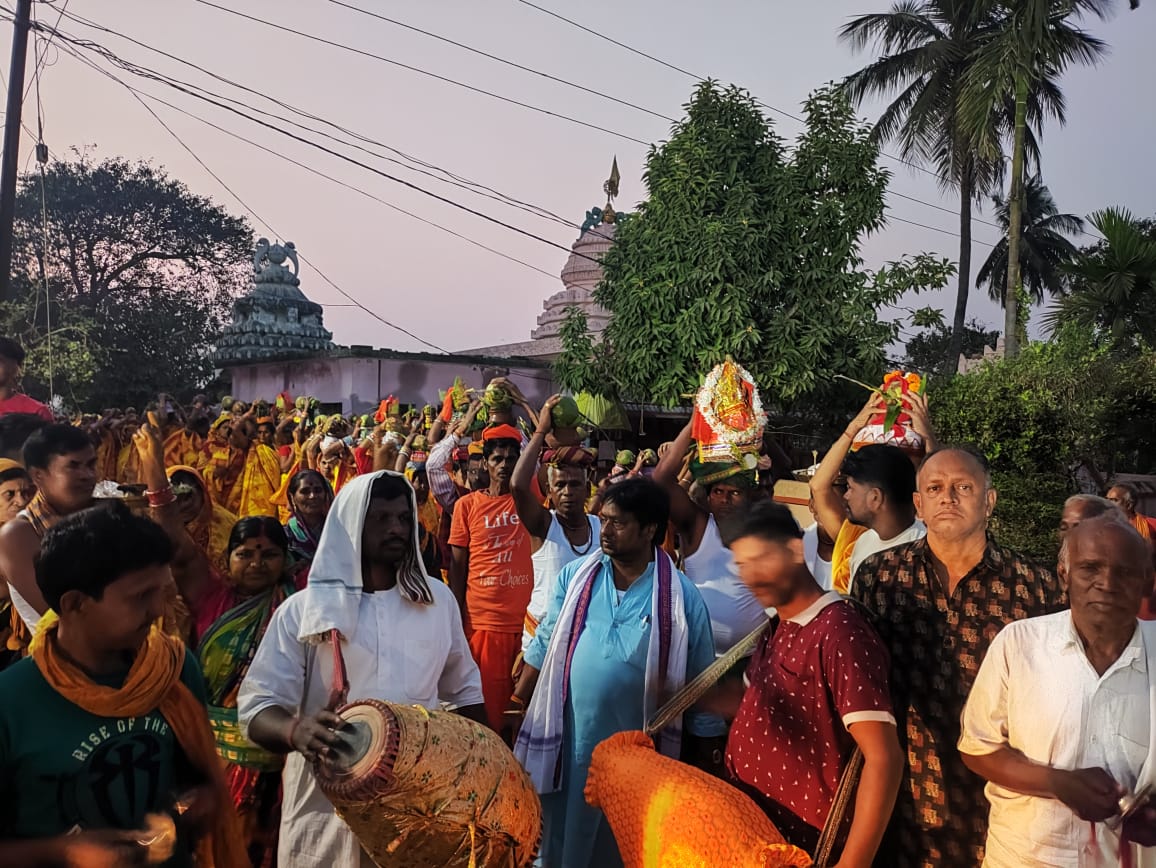 You are currently viewing ନରେନ୍ଦ୍ରପୁର ଗ୍ରାମରେ ପଞ୍ଚକୁଣ୍ଡିୟ ବିଶ୍ଵଶାନ୍ତି ମହଯଜ୍ଞ ଅନୁଷ୍ଠିତ।
