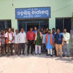 Read more about the article ଚାଷୀଙ୍କ ପ୍ରତି ହେଉଥିବା ଦୁର୍ବ୍ୟବହାର ପ୍ରତିବାଦରେ ପୁଣିଥରେ ପ୍ରଶାସନର ଦ୍ବାରସ୍ଥ ହେଲେ ସମାଜସେବୀ