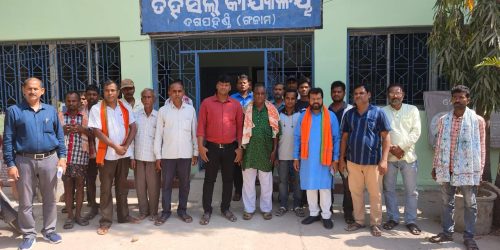 ଚାଷୀଙ୍କ ପ୍ରତି ହେଉଥିବା ଦୁର୍ବ୍ୟବହାର ପ୍ରତିବାଦରେ ପୁଣିଥରେ ପ୍ରଶାସନର ଦ୍ବାରସ୍ଥ ହେଲେ ସମାଜସେବୀ