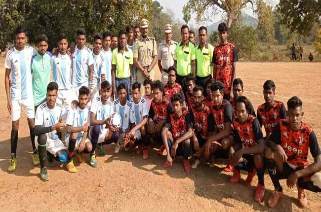 You are currently viewing ବାଲନ୍ଦାପଡାରେ ରେଣ୍ଡୋ ମାଝୀ ଆଞ୍ଚଳିକ ଫୁଟବଲ ପ୍ରତିଯୋଗିତା ଉଦଯାପିତ