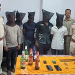 Read more about the article ଡକାୟତି ଯୋଜନାକୁ ପଣ୍ଡ କଲା କୋଦଳା ପୋଲିସ : ୫ ଗିରଫ, ପିସ୍ତଲ ବୋମା ଜବତ ।