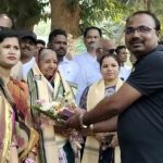 Read more about the article ପୁନେରୁ ଫେରିବା ପରେ ଖଲ୍ଲିକୋଟରେ ପ୍ରମିଳା ବିଷୋୟୀଙ୍କୁ ଶୁଭେଚ୍ଛା ଜଣାଇଲେ ଦଳୀୟ କର୍ମକର୍ତ୍ତା