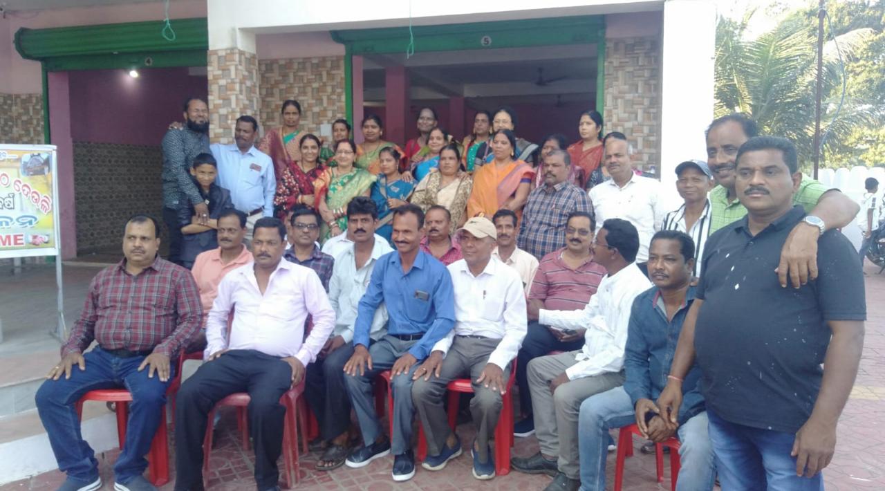You are currently viewing ବାଲୁଙ୍କେଶ୍ୱର ବିଦ୍ୟାପୀଠ ଦେଉଳି ୧୯୮୭ ବ୍ୟାଚର ବନ୍ଧୁମିଳନ ପର୍ବ ।