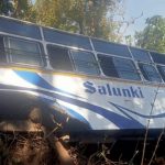 Read more about the article ଭାରସାମ୍ୟ ହରାଇ ରାସ୍ତା ତଳକୁ ଖସିଗଲା ଯାତ୍ରୀବାହୀ ବସ୍‌ : ୩୦ରୁ ଊର୍ଦ୍ଧ୍ୱ ଯାତ୍ରୀ ଆହତ: ୬ ଯାତ୍ରୀ ଗୁରୁତର