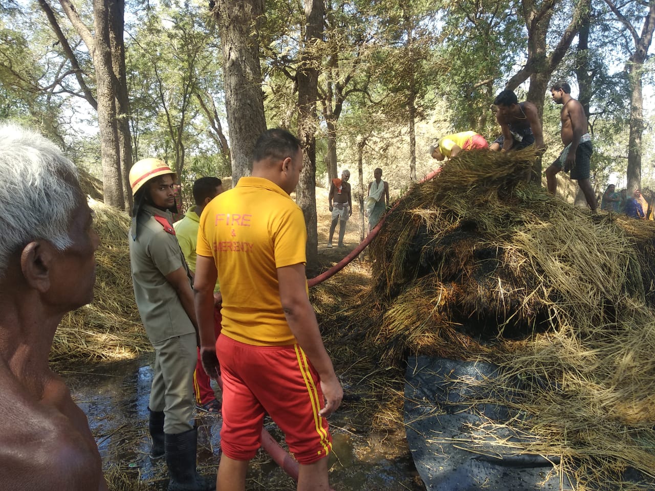 You are currently viewing ଧାନଗଦାରେ ନିଆଁ : ଲକ୍ଷାଧିକ ଟଙ୍କାର ଧାନ ପୋଡ଼ି ନଷ୍ଟ