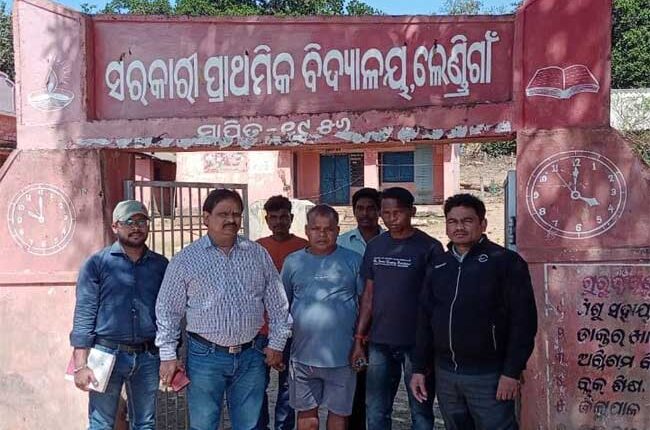 You are currently viewing ଗୋଷ୍ଠୀ ଶିକ୍ଷା ଅଧିକାରୀ ଙ୍କ ଉପସ୍ଥିତିରେ ଖୋଲିଲା ଲେଣ୍ଡିରି ଗାଁ ପ୍ରାଥମିକ ବିଦ୍ୟାଳୟ ତାଲା