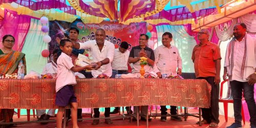 ଗମ୍ଭୀରିଗୁଡା ନୋଡାଲ ଉଚ୍ଚ ପ୍ରାଥମିକ ବିଦ୍ୟାଳୟର ବାର୍ଷିକ ଉତ୍ସବ ଯୋଗଦେଲେ ସାନଖେମୁଣ୍ଡି ବିଧାୟକ ।