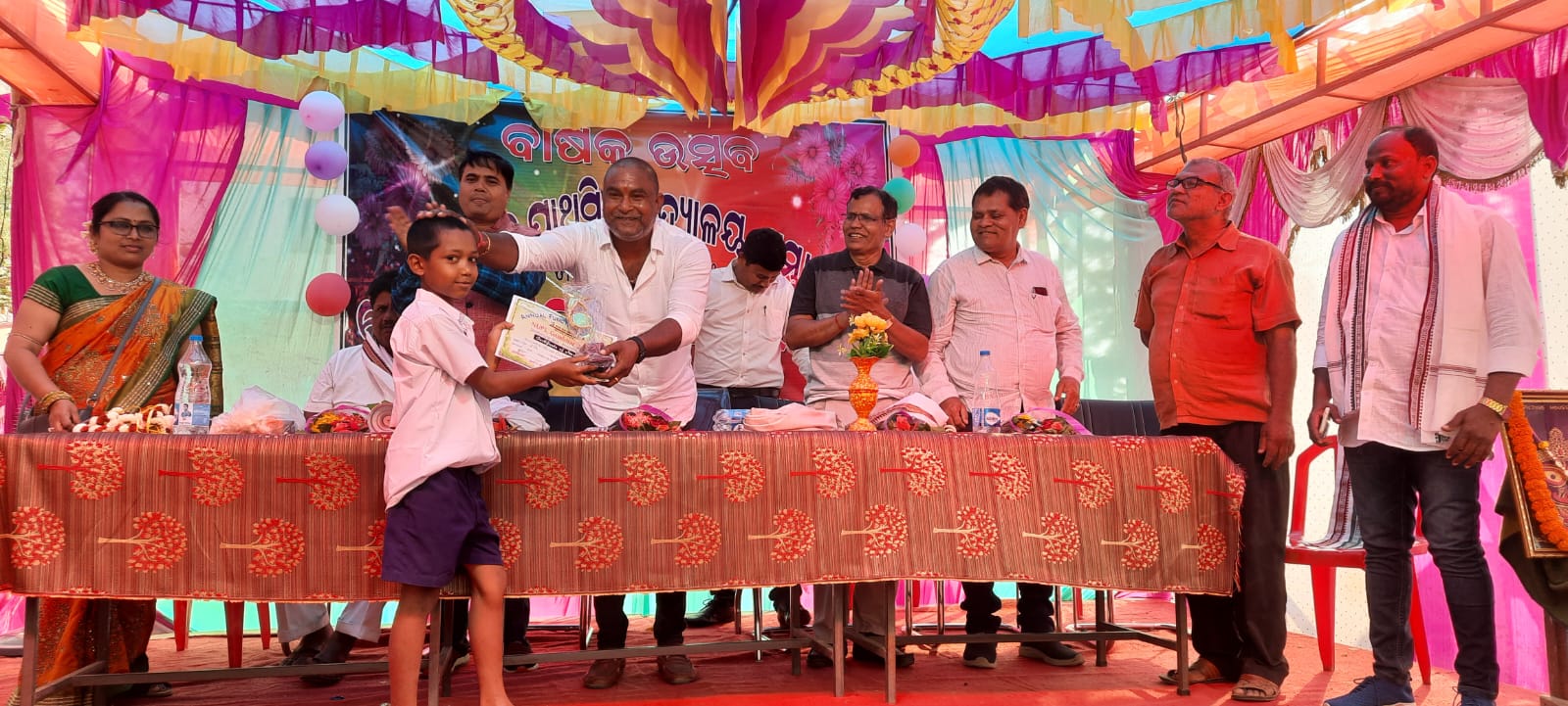You are currently viewing ଗମ୍ଭୀରିଗୁଡା ନୋଡାଲ ଉଚ୍ଚ ପ୍ରାଥମିକ ବିଦ୍ୟାଳୟର ବାର୍ଷିକ ଉତ୍ସବ ଯୋଗଦେଲେ ସାନଖେମୁଣ୍ଡି ବିଧାୟକ ।