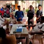 Read more about the article ଗ୍ରାମର ଷ୍ଟ୍ରିଟ ଲାଇଟ କଟାକୁ କେନ୍ଦ୍ରକରି ଦୁଇପରିବାର କୁ ବାସନ୍ଦ, ଗାଁ ଦାଣ୍ଡରେ ଘଣ୍ଟ ବଜାଇ ଢେଣ୍ଡୁରା ଦେବା ଭିଡ଼ିଓ ହେଉଛି ଭାଇରଲ ।