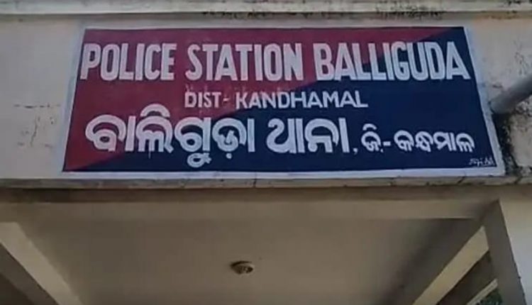 You are currently viewing ସିଆରପିଏଫ୍ ଯବାନ ନାମରେ ସାଇବର ଠକାମି ; ଲୁଟିଲେ ୮୩ ହଜାର ଟଙ୍କା :ମାଛ ବେପାରୀ ଥାନାରେ ଦ୍ୱାରସ୍ତ