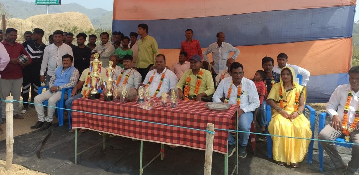 You are currently viewing ଗଜାନନ ଭଲିବଲ ଟୁର୍ଣ୍ଣାମେଣ୍ଟ ଉଦଘାଟିତ : ଇନ୍ଦିରାବାସ ଦଳ ବିଜୟୀ