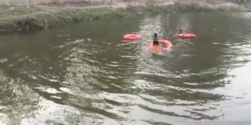 ନଦୀ ଗର୍ଭରେ ବୁଡି ଯାଉଥିବା ପୁଅର ଜୀବନ ବଞ୍ଚାଇ ନିଜେ ହାରିଲେ ଜୀବନ ବାପା