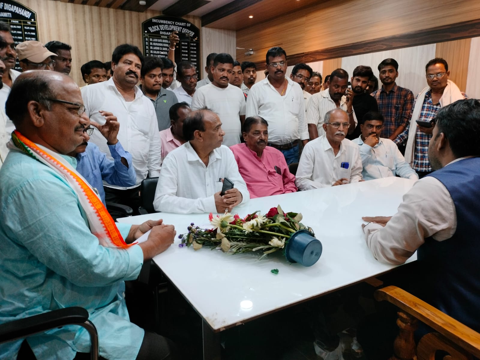 You are currently viewing ନବାଗତ ଗୋଷ୍ଠୀ ଉନ୍ନୟନ ଅଧିକାରୀଙ୍କୁ ଭେଟିଲେ ଦିଗପହଣ୍ଡି ପଞ୍ଚାୟତ ସମିତିର ପୂର୍ବତନ ବ୍ଲକ ଅଧ୍ୟକ୍ଷ