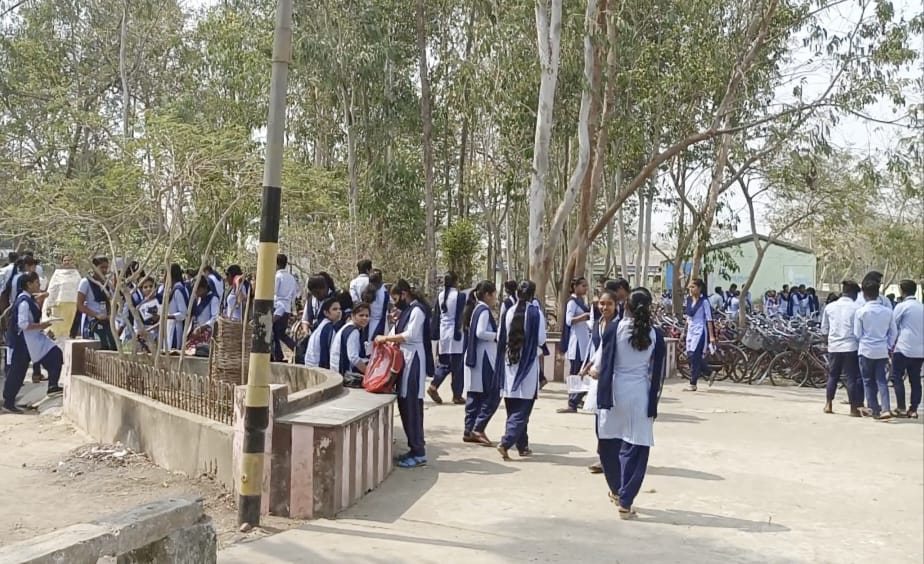 You are currently viewing ଆରମ୍ଭ ହେଲା ଯୁକ୍ତ ଦୁଇ କଳା ଓ ବାଣିଜ୍ୟ ପରୀକ୍ଷା<br>କୋଦଳା କଲେଜରେ ପରୀକ୍ଷା ଦେଲେ ୧୭୪ କଳା ଓ ୨୬ ବାଣିଜ୍ୟ ଛାତ୍ରଛାତ୍ରୀ।