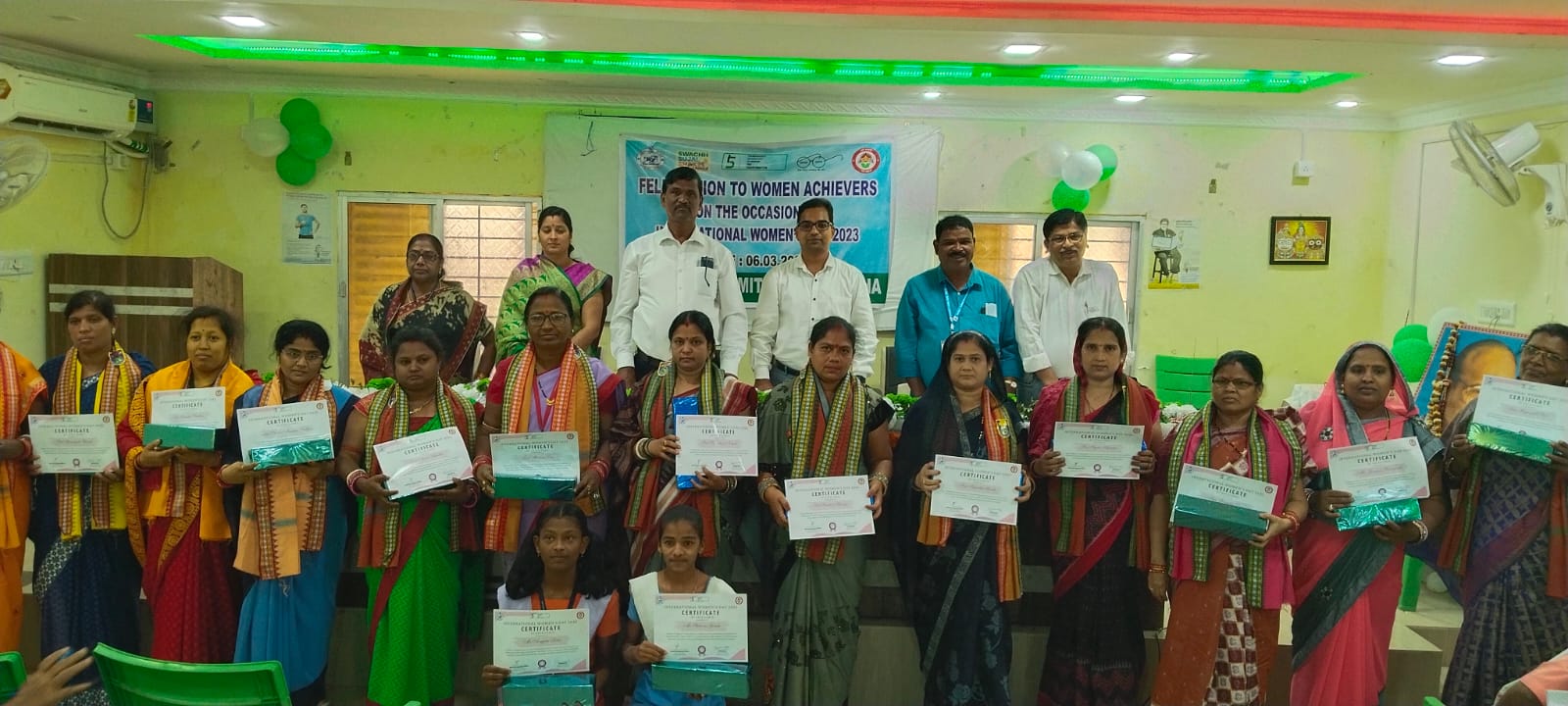You are currently viewing ମହିଳା ଦିବସରେ ପ୍ରତିଭାଶାଳୀ ମହିଳାଙ୍କୁ ସମ୍ମାନୀତ