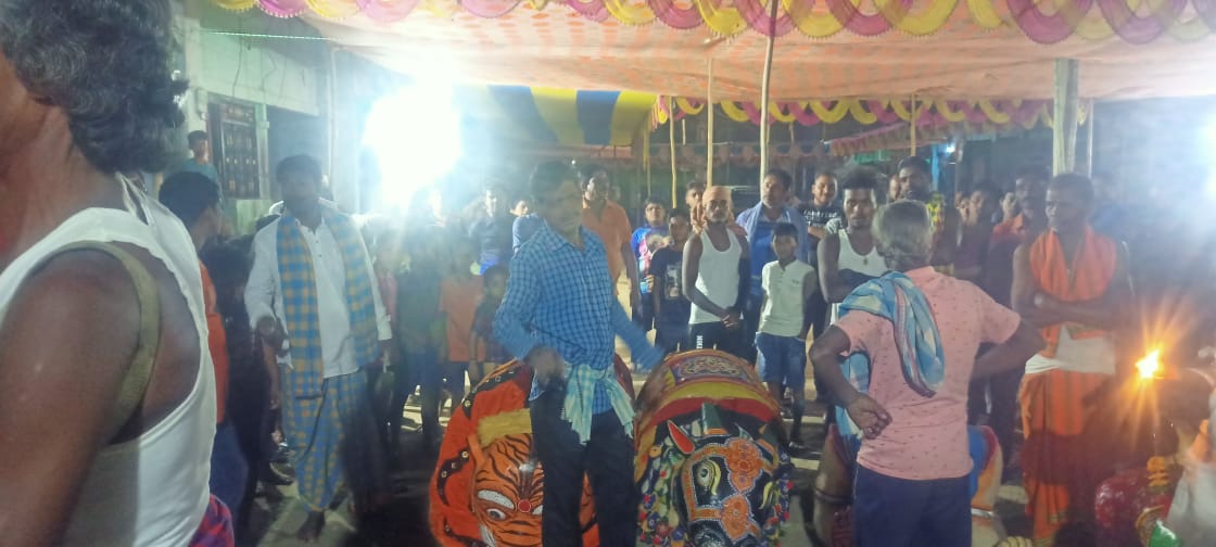 You are currently viewing ଖଇରପୁଟି ଗ୍ରାମ ରେ ଉତ୍ସାହର ସହିତ ପାଳିତ ହେଲା ଦୋଳ ଯାତ୍ରା