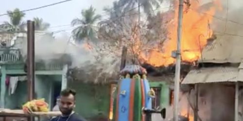 ଗୁଡିଆଳି ଗ୍ରାମରେ ଭୟାବହ ଅଗ୍ନିକାଣ୍ଡ ଘଟି ଚାହୁଁ ଚାହୁଁ ୧୫ ବଖରା ଘର ଜଳିପୋଡ଼ି ନଷ୍ଟ ।