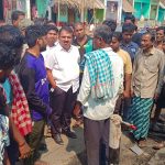 Read more about the article ଅଗ୍ନି ବିପର୍ଣ୍ଣ ପରିବାର କୁ ଭେଟିଲେ ପୂର୍ବତନ ନଗର ପାଳ।