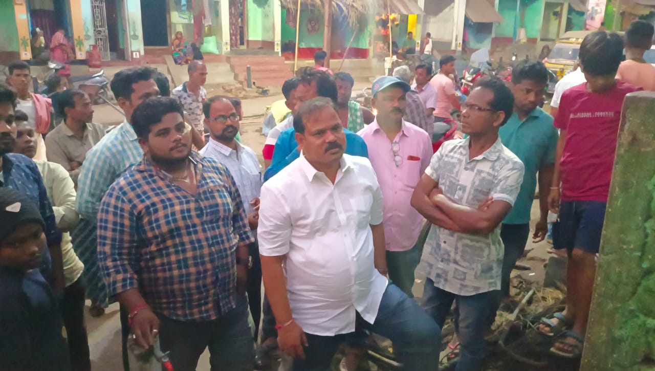 You are currently viewing ଅଗ୍ନି ବିପର୍ଣ୍ଣ ଙ୍କୁ ଭେଟିଲେ ପ୍ରତାପ ନାୟକ।