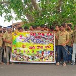 Read more about the article ଷ୍ଟିଅରିଂ ଛାଡ଼ ଆନ୍ଦୋଳନ: କୋଦଳାରେ ଡ୍ରାଇଭର ସଂଘର ବନ୍ଦ ପାଳନ,<br>ଗଡୁନି ବସ୍‌।