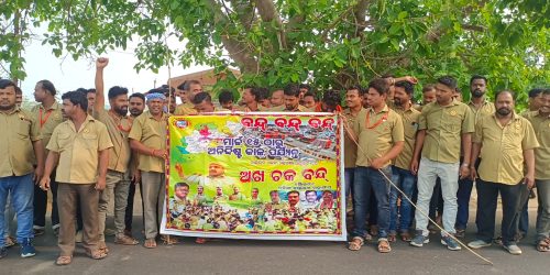 ଷ୍ଟିଅରିଂ ଛାଡ଼ ଆନ୍ଦୋଳନ: କୋଦଳାରେ ଡ୍ରାଇଭର ସଂଘର ବନ୍ଦ ପାଳନ,ଗଡୁନି ବସ୍‌।