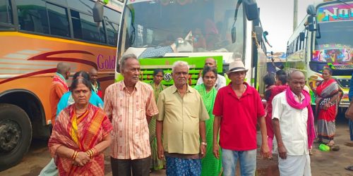 ଡ୍ରାଇଭରଙ୍କ ଷ୍ଟିୟରିଂ ଛାଡ ଆନ୍ଦୋଳନ ଯୋଗୁଁ ୪୦ ଜଣ ତୀର୍ଥଯାତ୍ରୀ ଫାଶୀ ରହିଥିଲେ : ଥାନା ଅଧିକାରୀ ଙ୍କ ହସ୍ତକ୍ଷେପ ପରେ ଗନ୍ତବ୍ୟ ସ୍ଥଳକୁ ଗଲେ