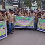 Read more about the article ବାଲିଗୁଡା ଡ୍ରାଇଭର ମହାସଂଘ ପକ୍ଷରୁ ଷ୍ଟେରିଂ ଛାଡ଼ ଆନ୍ଦୋଳନ: ଯାତାୟାତ ଯାତ୍ରୀ ହନ୍ତସନ୍ତ