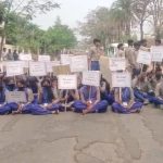 Read more about the article କୋଟଗଡ଼ ଉଚ୍ଚ ମାଧ୍ୟମିକ ବିଦ୍ୟାଳୟରେ ଉତ୍ତେଜନା , ସମସ୍ୟା ସମାଧାନ ପ୍ରତିଶୃତି ପରେ ଧାରଣାରୁ ହଟିଲେ ଛାତ୍ରଛାତ୍ରୀ।