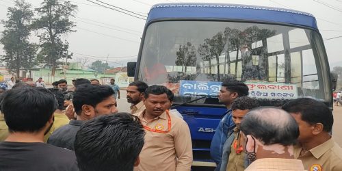 ଦ୍ବିତୀୟ ଦିନରେ ପହଁଚିଲା ଡ୍ରାଇଭର ମହାସଂଘର ଧର୍ମଘଟ:ଅତ୍ୟାବଶ୍ୟକ ସାମଗ୍ରୀ ଚିନ୍ତାରେ ଖାଉଟି, ଯାତ୍ରୀ ହନ୍ତସନ୍ତ