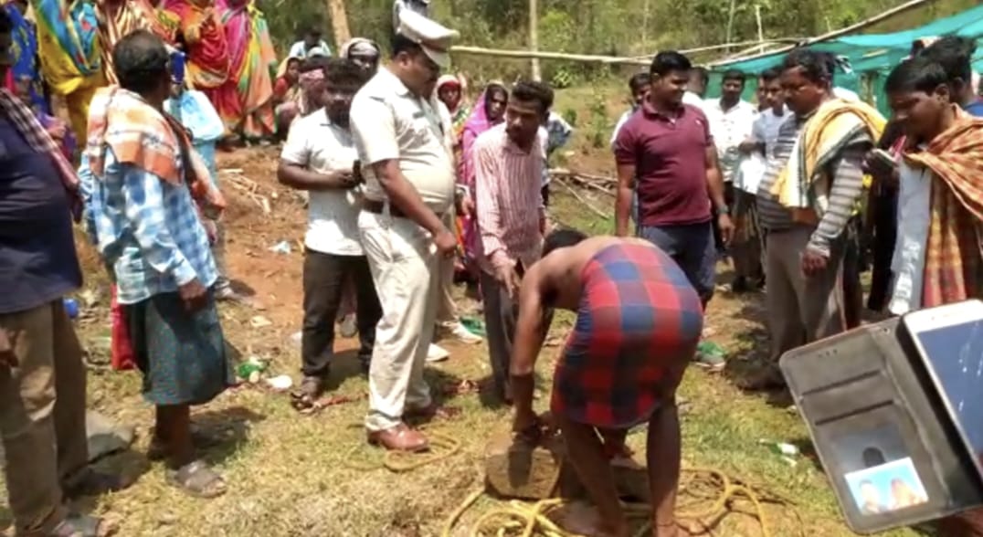 You are currently viewing ଅଙ୍ଗାରଗାଁ ର ଗରିବ ମୃତ୍ୟୁ ର ପର୍ଦାଫାଶ କଲା ପୋଲିସ,ଅପମୃତ୍ୟୁ ମାମଲା ରୁ ହେଲା ହତ୍ୟା କାଣ୍ଡ